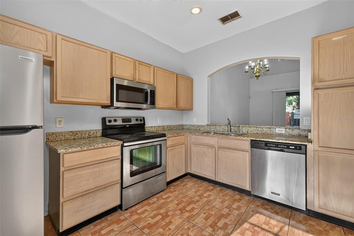 13304 SUMMERTON DRIVE — photo 8 of 54