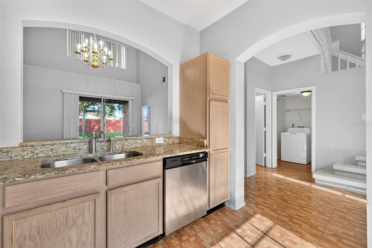 13304 SUMMERTON DRIVE — photo 10 of 54