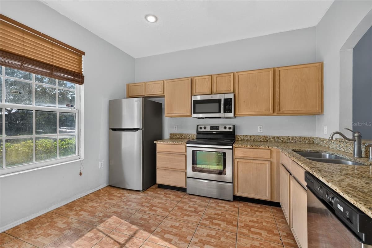 13304 SUMMERTON DRIVE — photo 7 of 54