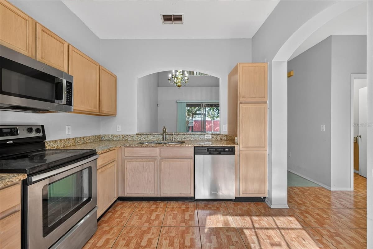 13304 SUMMERTON DRIVE — photo 9 of 54