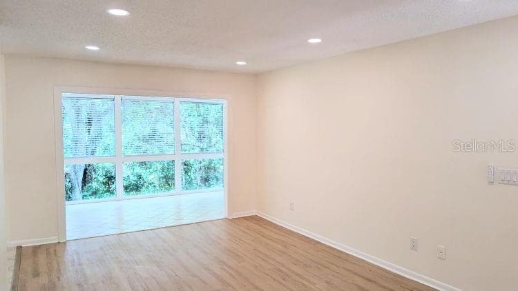 10 MASTERS COURT — photo 2 of 13