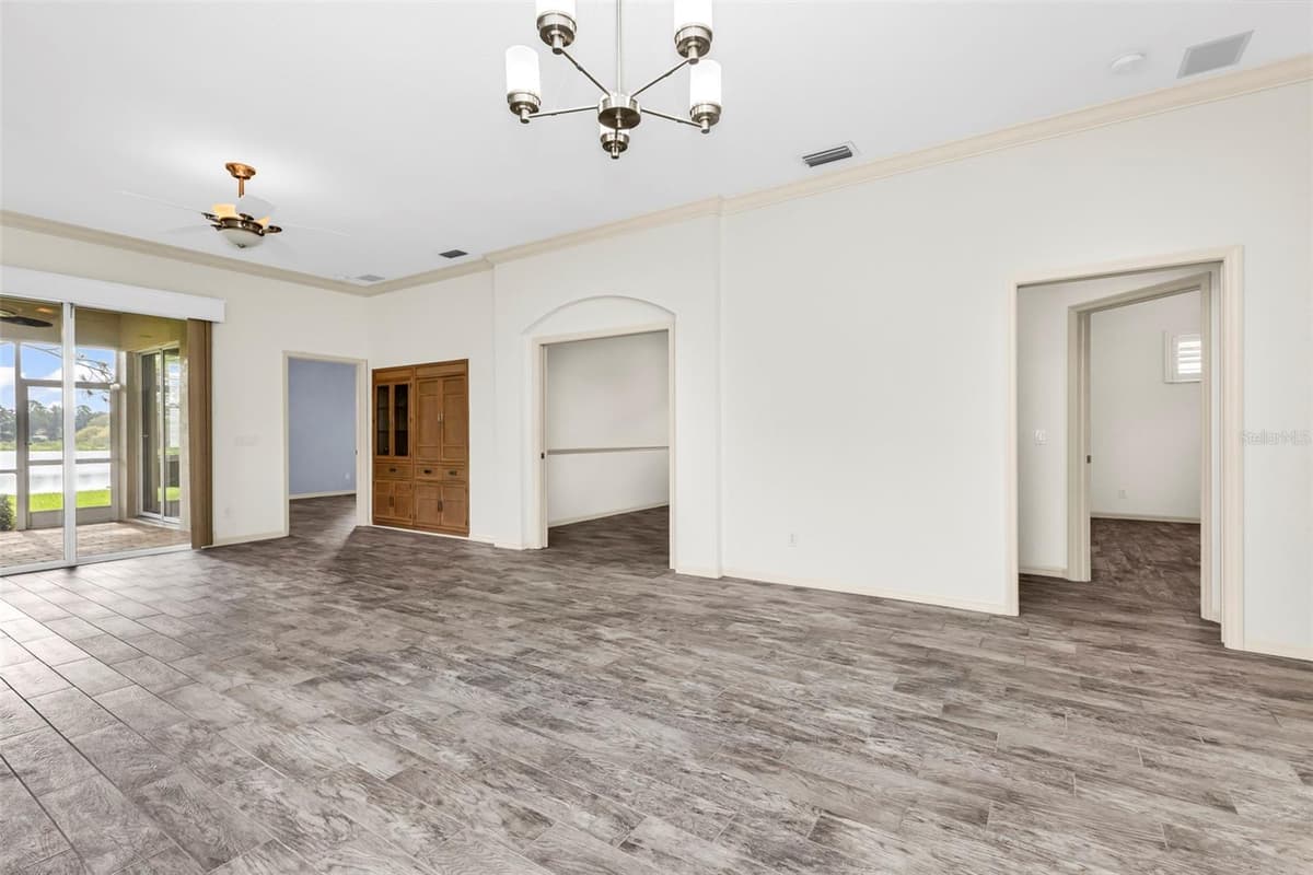 834 MONTROSE DRIVE — photo 15 of 43