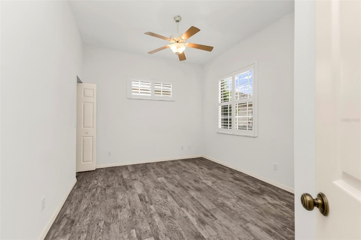 834 MONTROSE DRIVE — photo 16 of 43