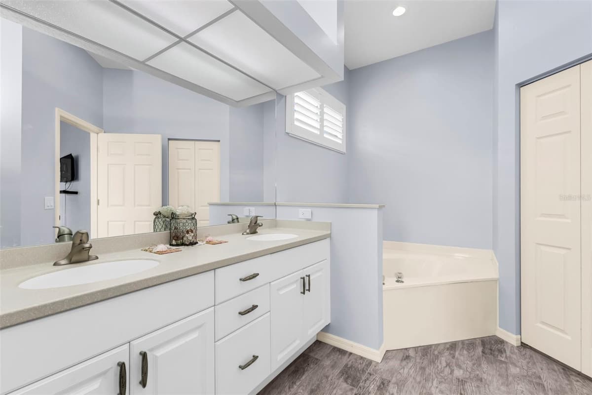 834 MONTROSE DRIVE — photo 29 of 43