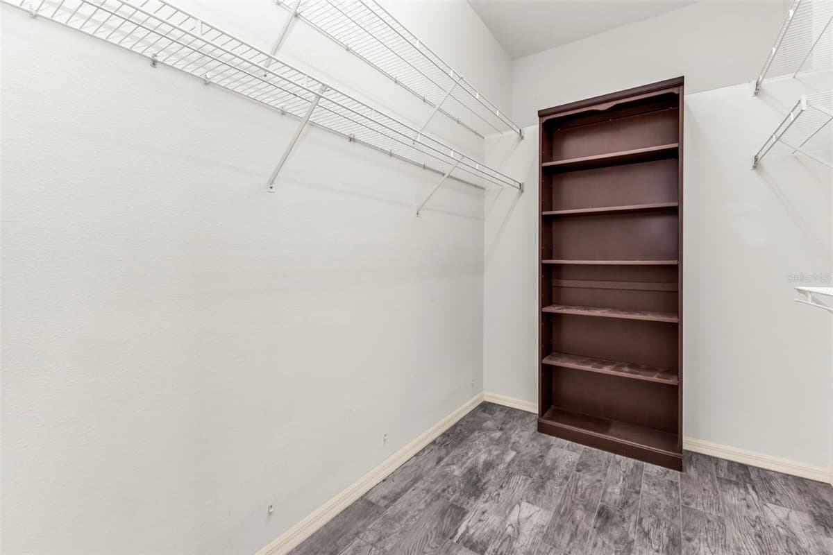 834 MONTROSE DRIVE — photo 30 of 43