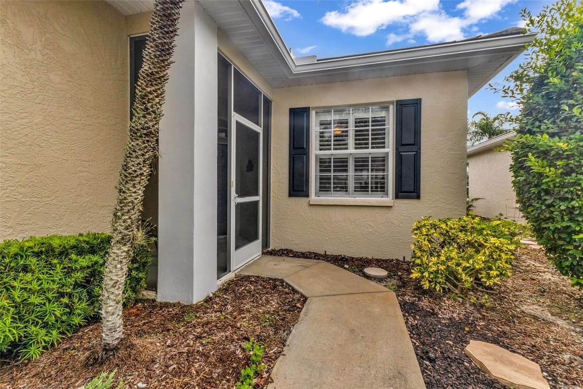 834 MONTROSE DRIVE — photo 4 of 43