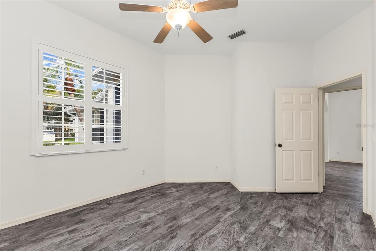 834 MONTROSE DRIVE — photo 17 of 43