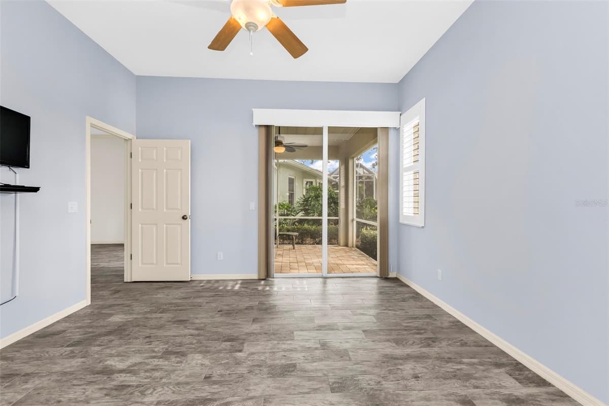 834 MONTROSE DRIVE — photo 25 of 43