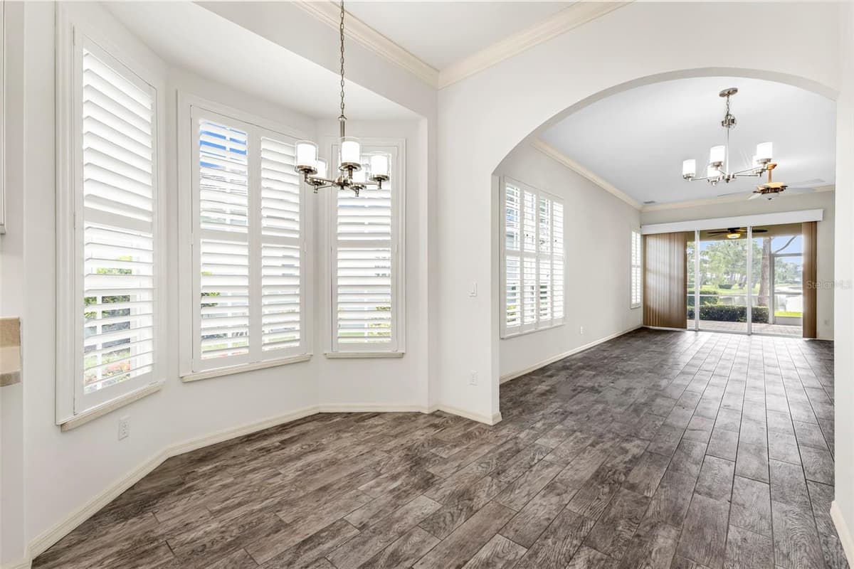 834 MONTROSE DRIVE — photo 12 of 43