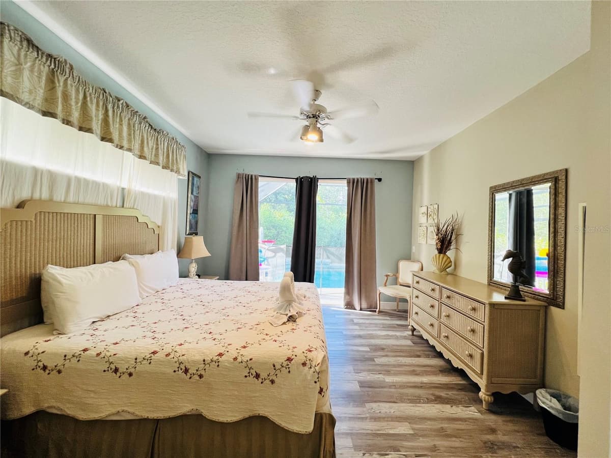 2918 SUNSET VISTA BOULEVARD — photo 6 of 34
