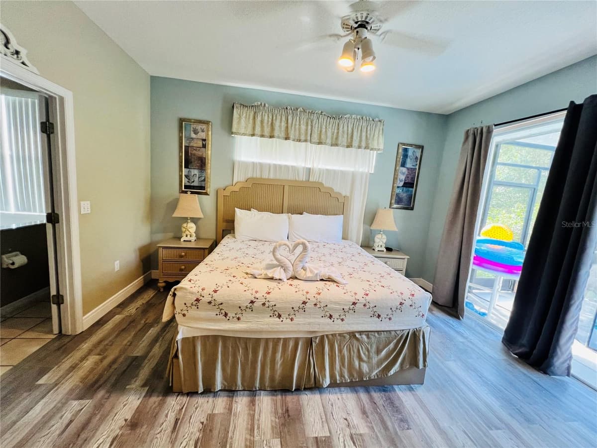 2918 SUNSET VISTA BOULEVARD — photo 5 of 34