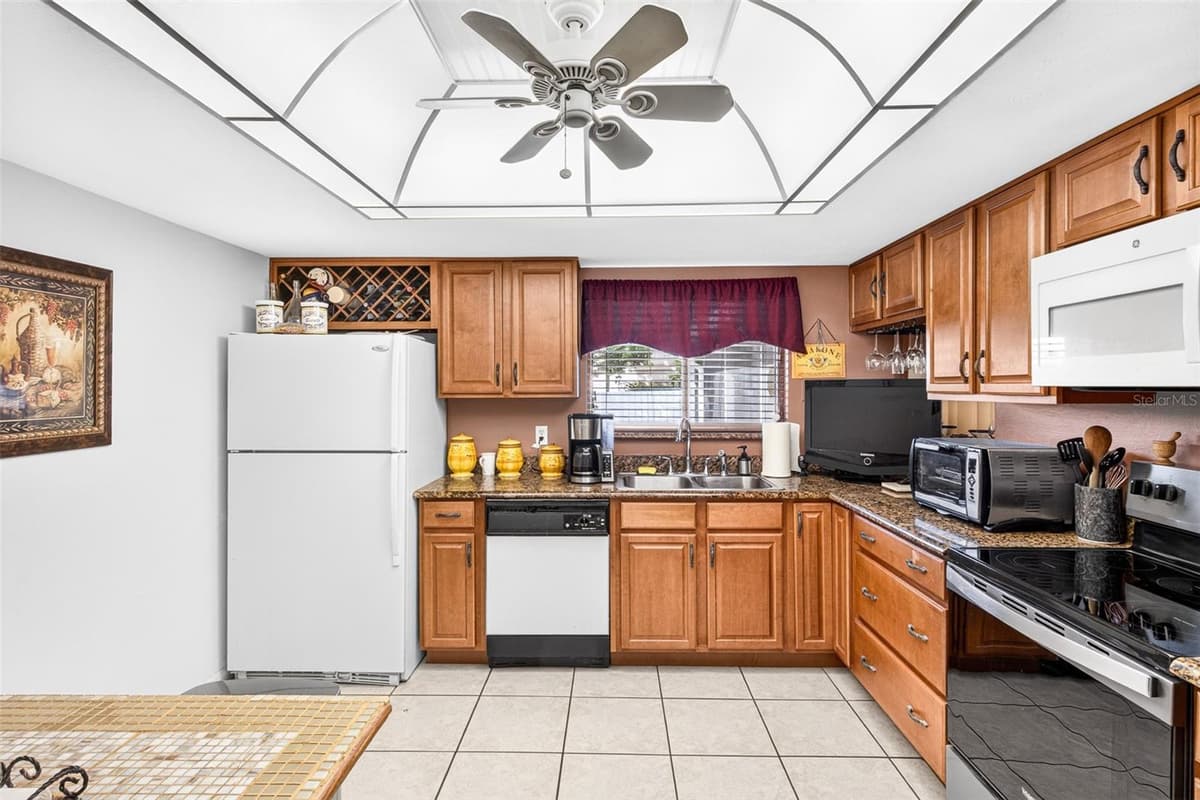 670 STANHOPE DRIVE — photo 10 of 48