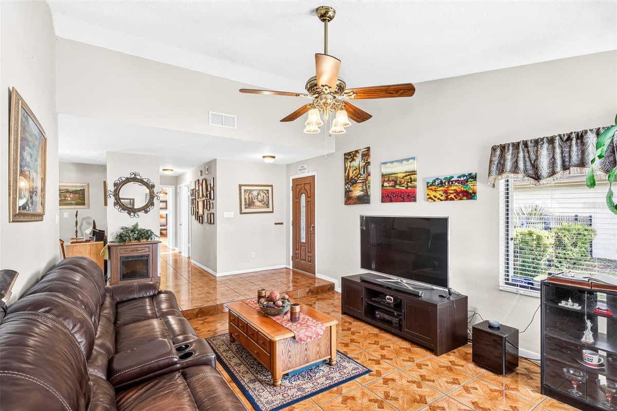 670 STANHOPE DRIVE — photo 15 of 48