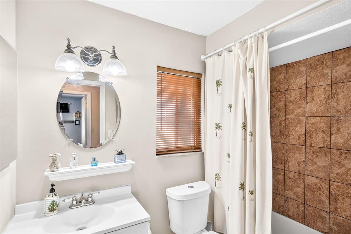 670 STANHOPE DRIVE — photo 17 of 48