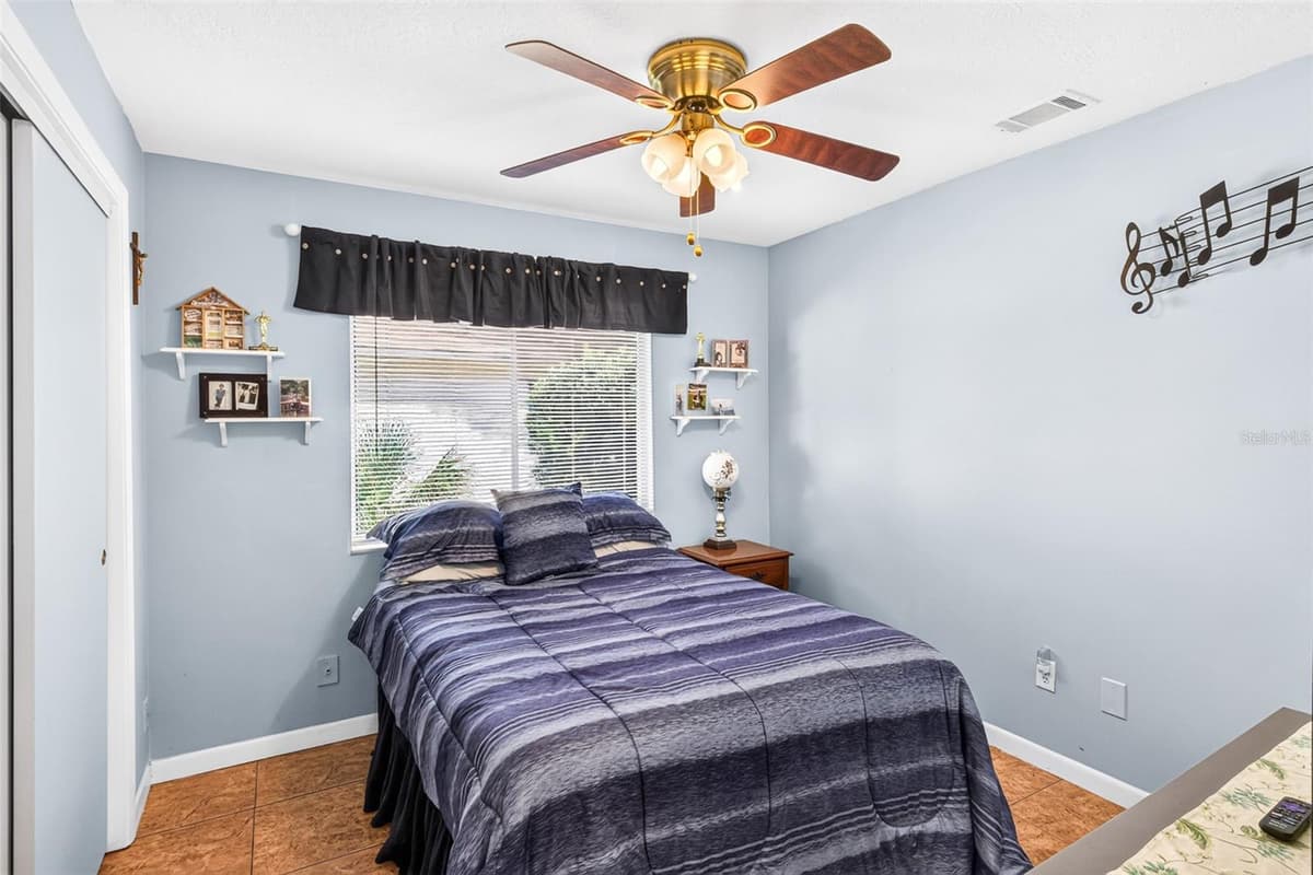 670 STANHOPE DRIVE — photo 18 of 48