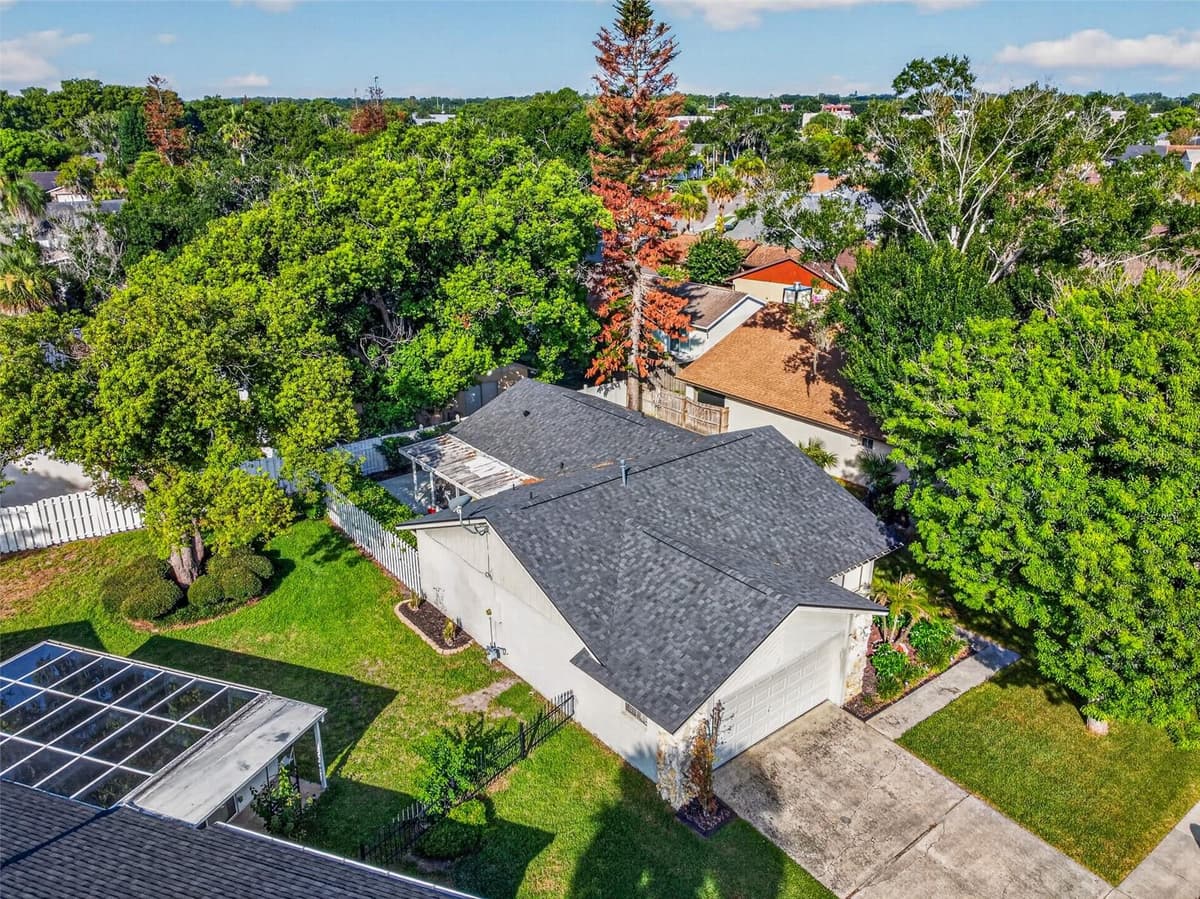 670 STANHOPE DRIVE — photo 37 of 48