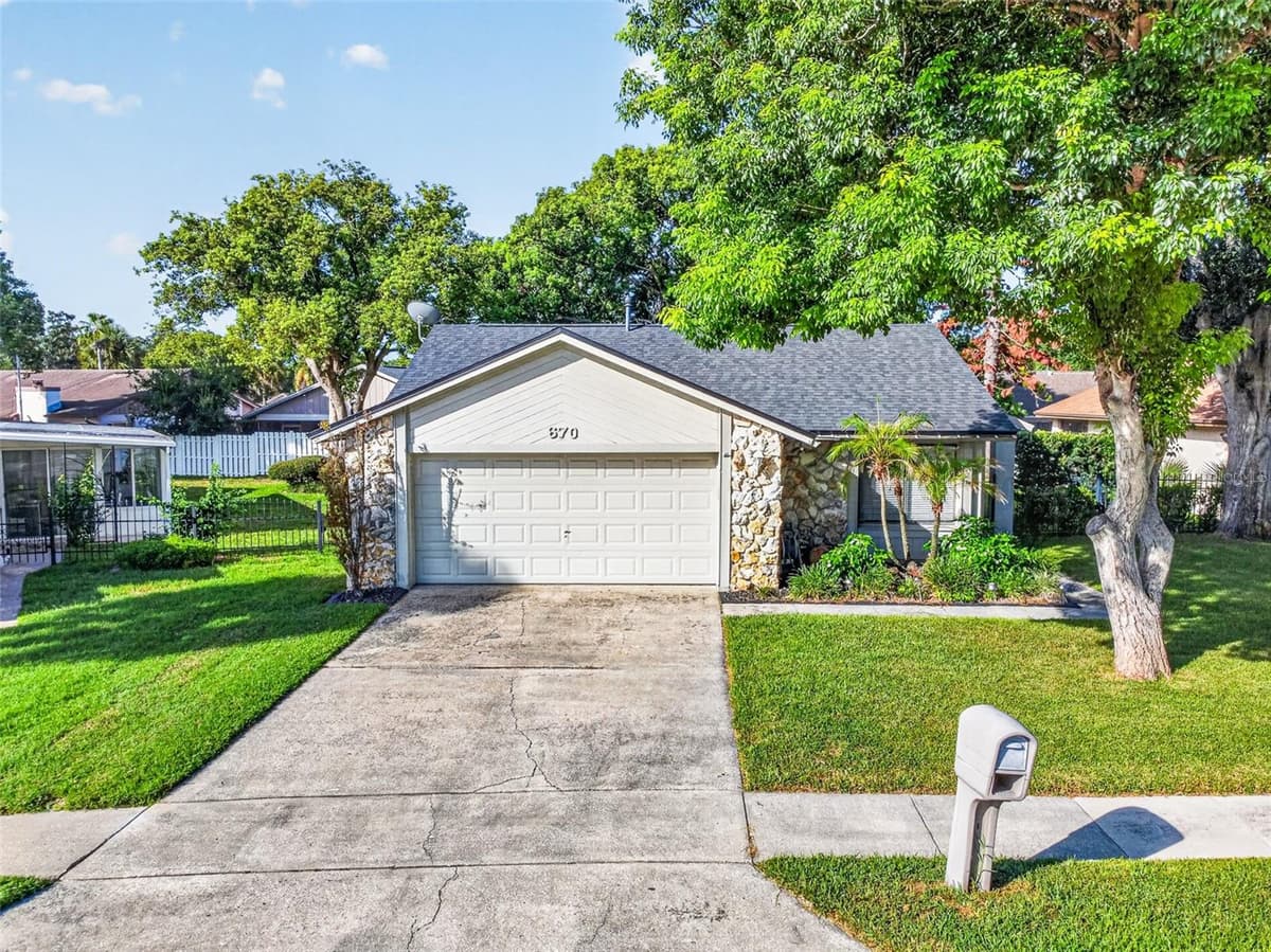 670 STANHOPE DRIVE — photo 3 of 48