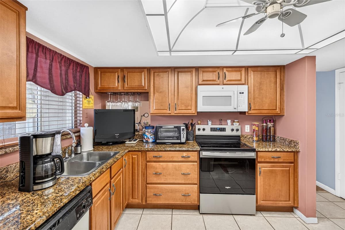 670 STANHOPE DRIVE — photo 9 of 48