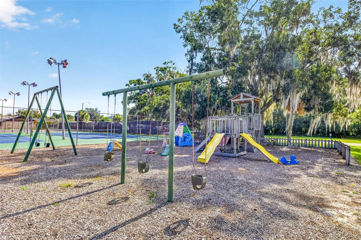 670 STANHOPE DRIVE — photo 43 of 48