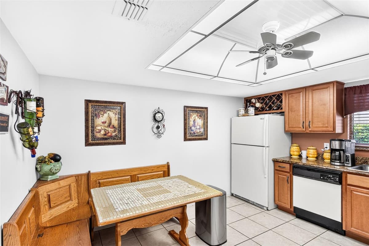 670 STANHOPE DRIVE — photo 8 of 48
