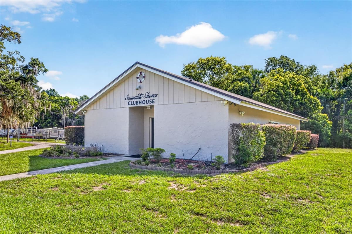 670 STANHOPE DRIVE — photo 45 of 48