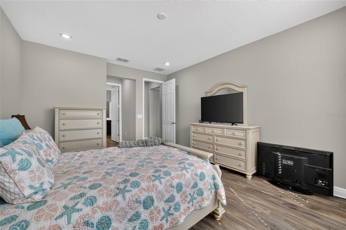 8370 99TH TERRACE — photo 33 of 55