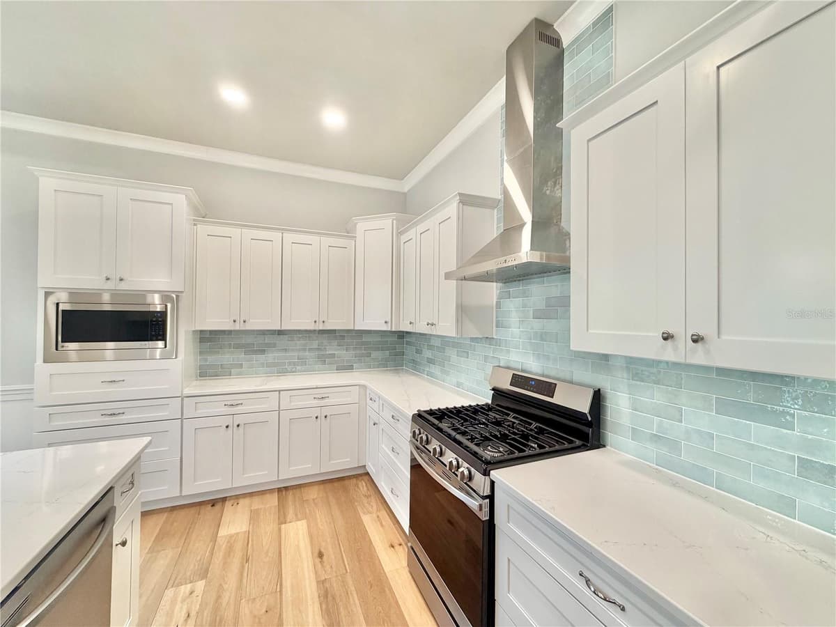 2537 48TH TERRACE — photo 4 of 43