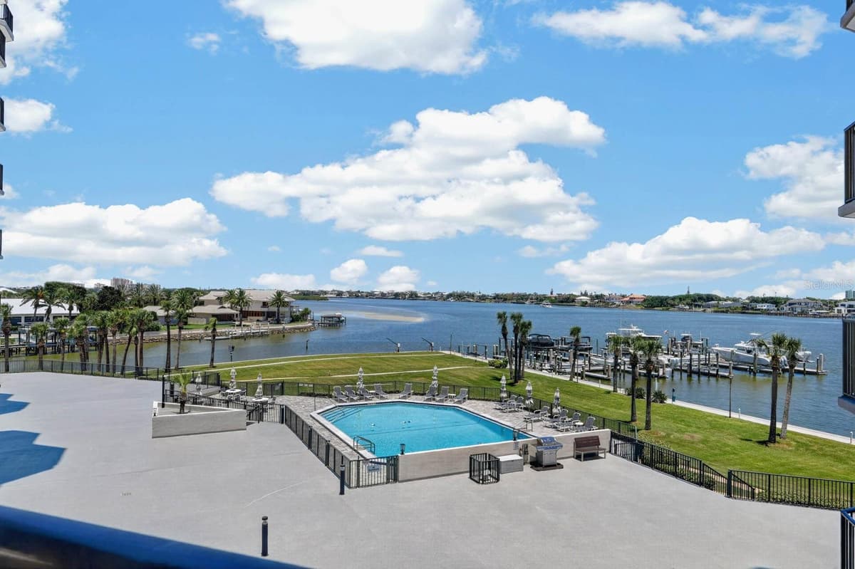 503 CAUSEWAY — photo 3 of 47