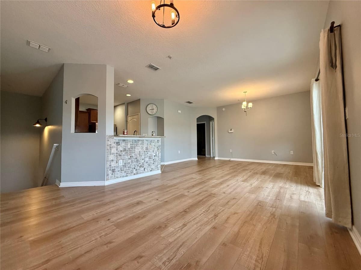 2113 BETSY ROSS LANE — photo 4 of 13