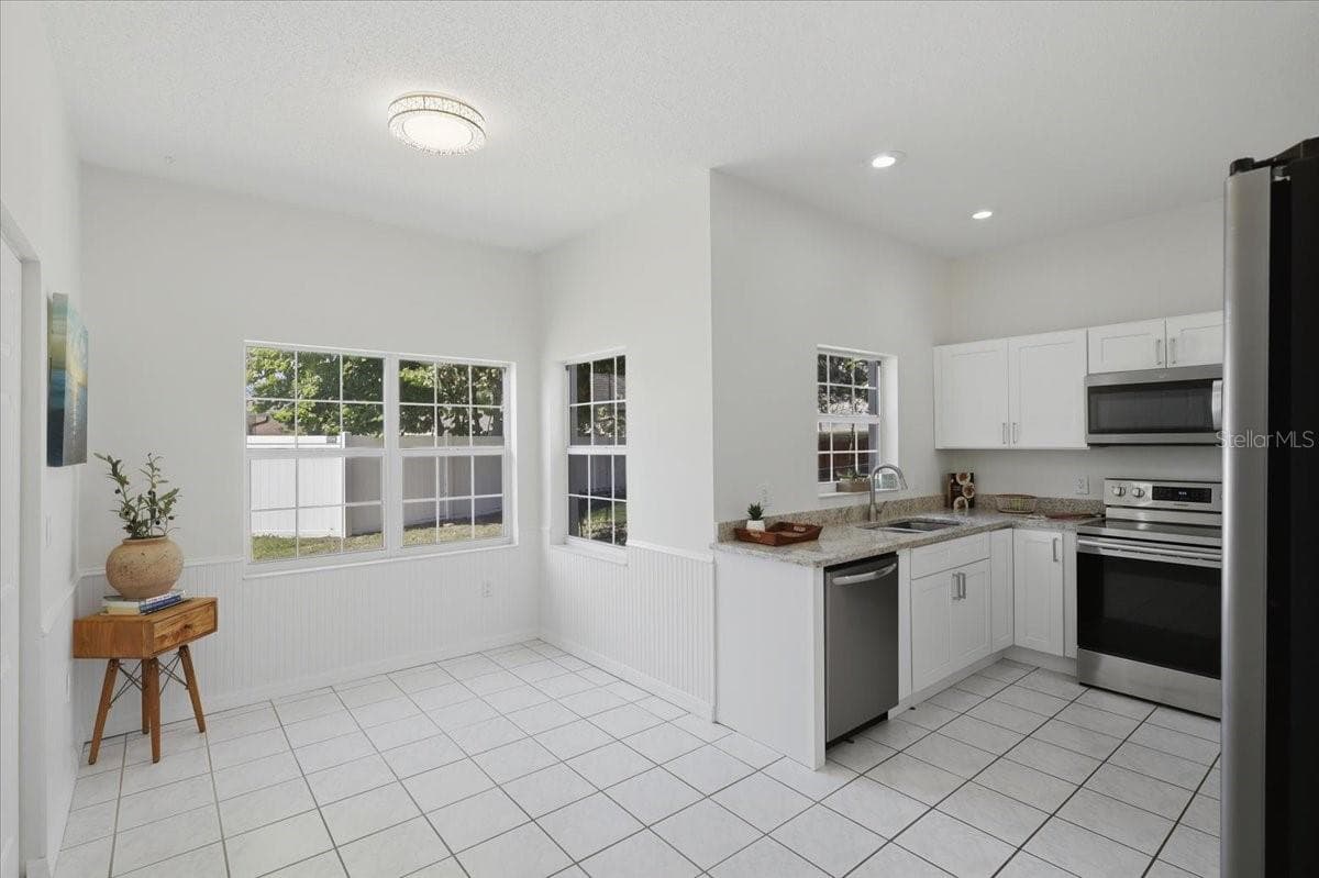 4 WESTGLEN PLACE — photo 10 of 64