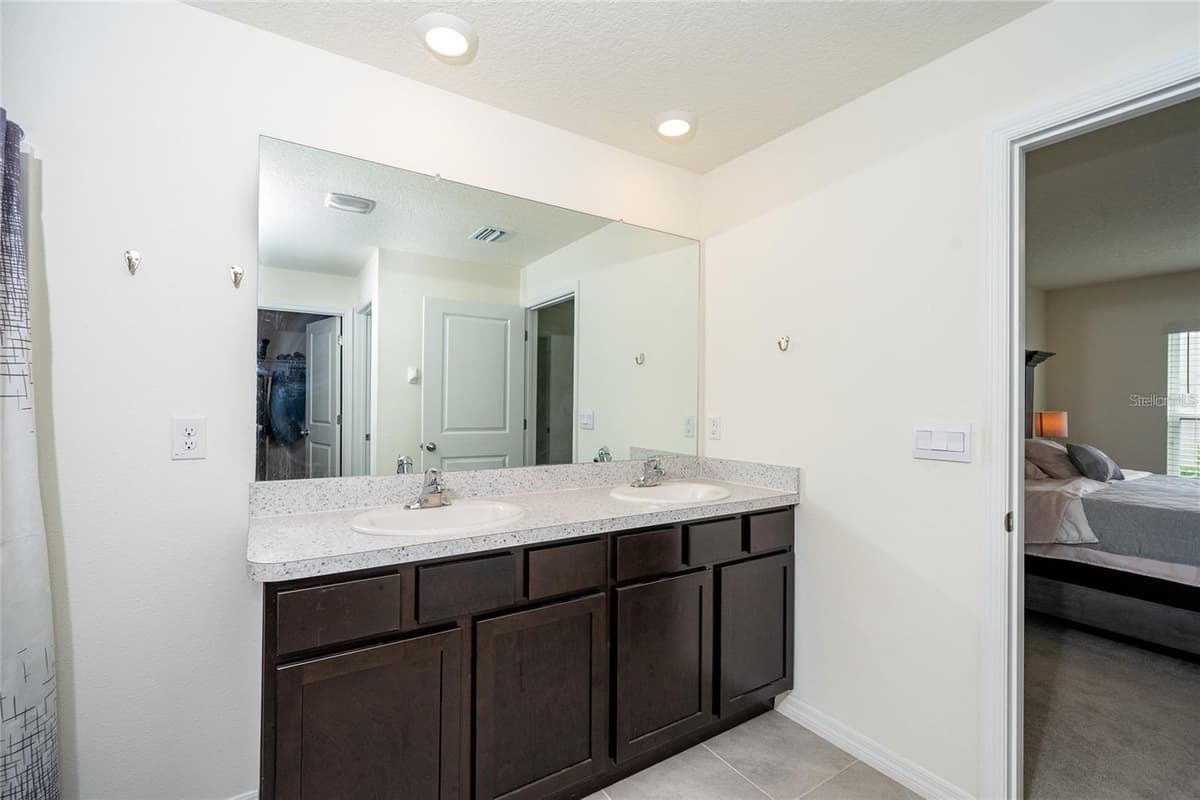 7590 BROAD POINTE DRIVE — photo 18 of 40