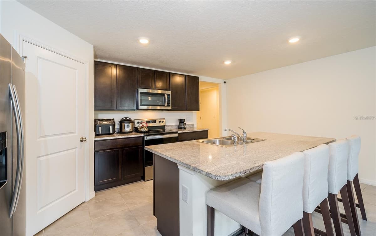 7590 BROAD POINTE DRIVE — photo 7 of 40