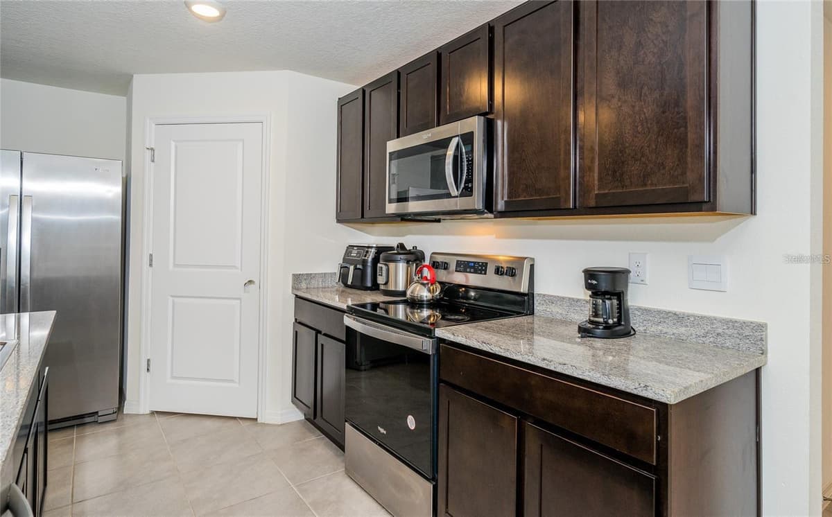 7590 BROAD POINTE DRIVE — photo 8 of 40