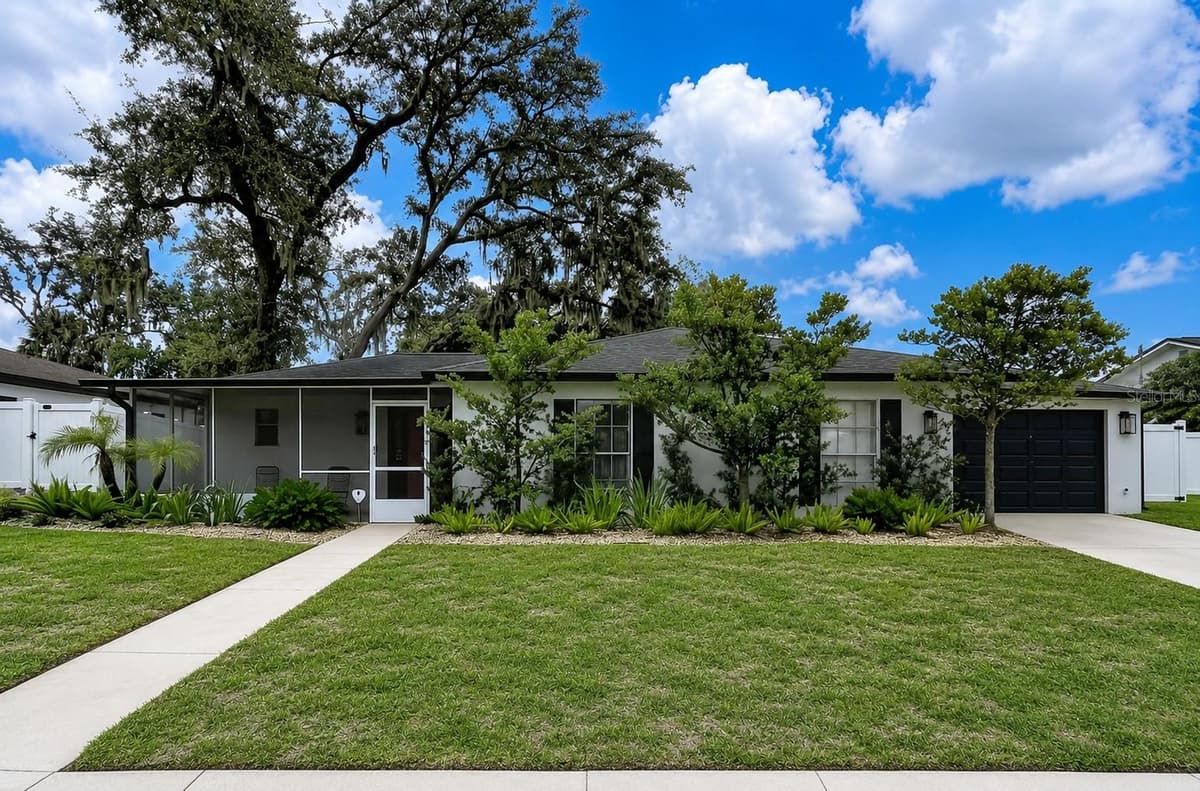 1005 HALLWOOD LOOP — photo 1 of 35