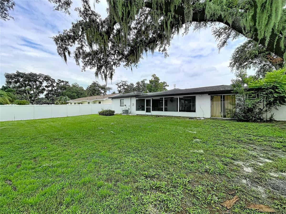 1005 HALLWOOD LOOP — photo 32 of 35