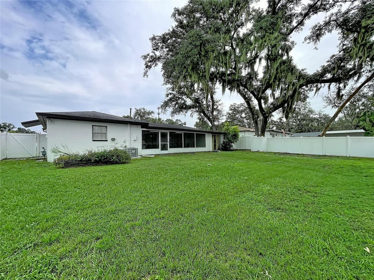 1005 HALLWOOD LOOP — photo 33 of 35