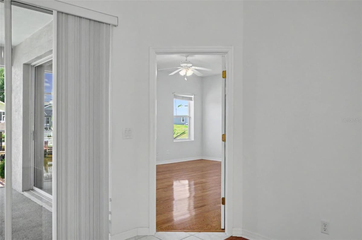 40 COLUMBIA LANE — photo 17 of 58