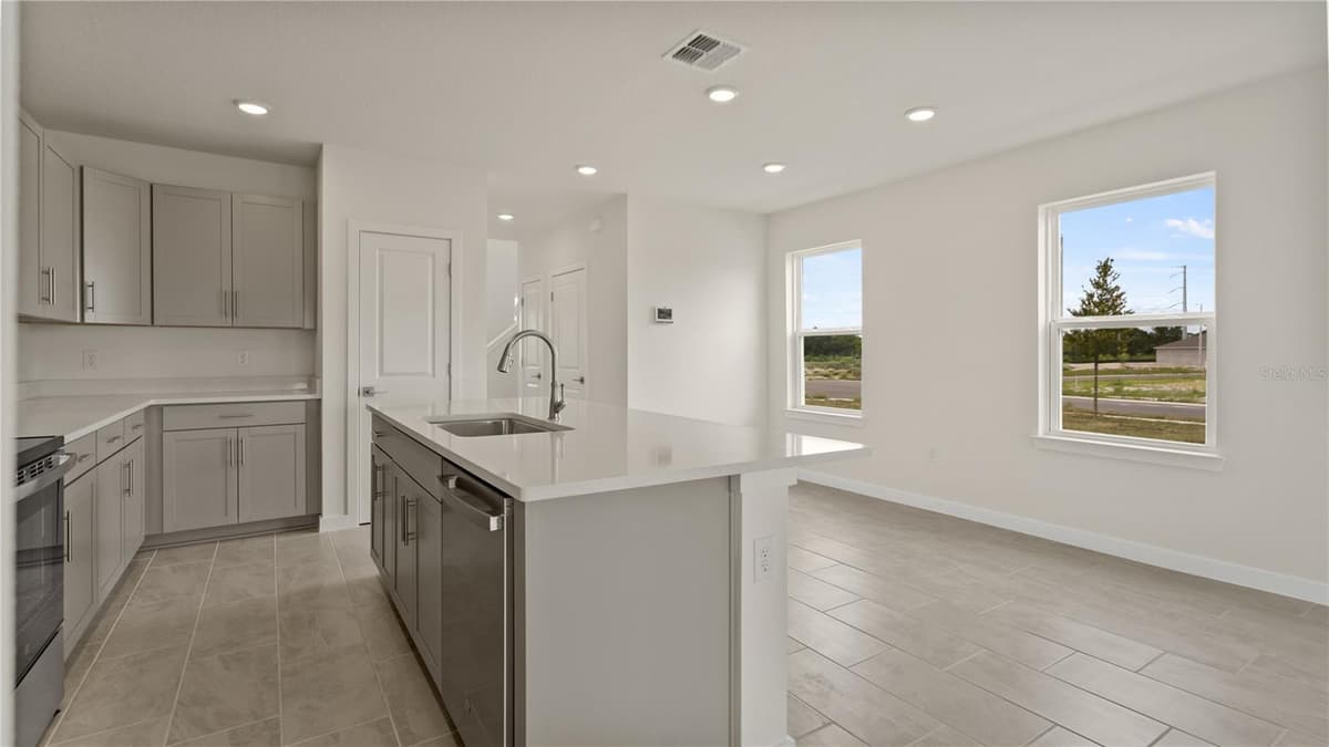 816 ANDREW STREET — photo 7 of 43