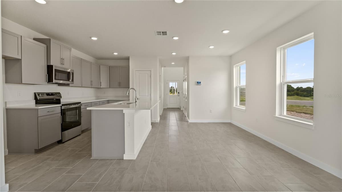 816 ANDREW STREET — photo 5 of 43