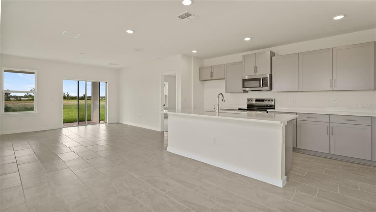 816 ANDREW STREET — photo 2 of 43