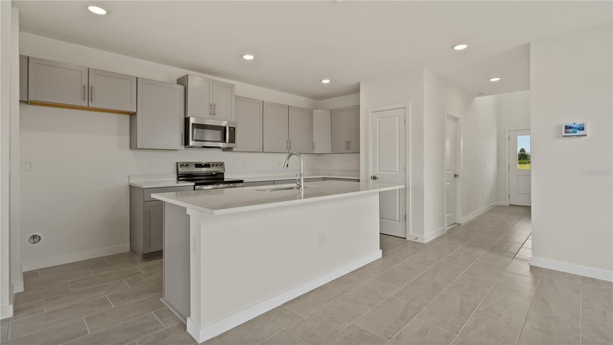 816 ANDREW STREET — photo 4 of 43