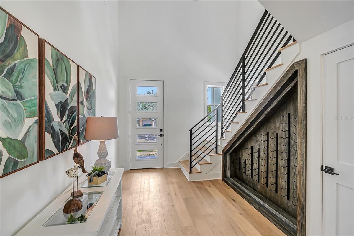 208 CHIPPEWA AVENUE — photo 10 of 79