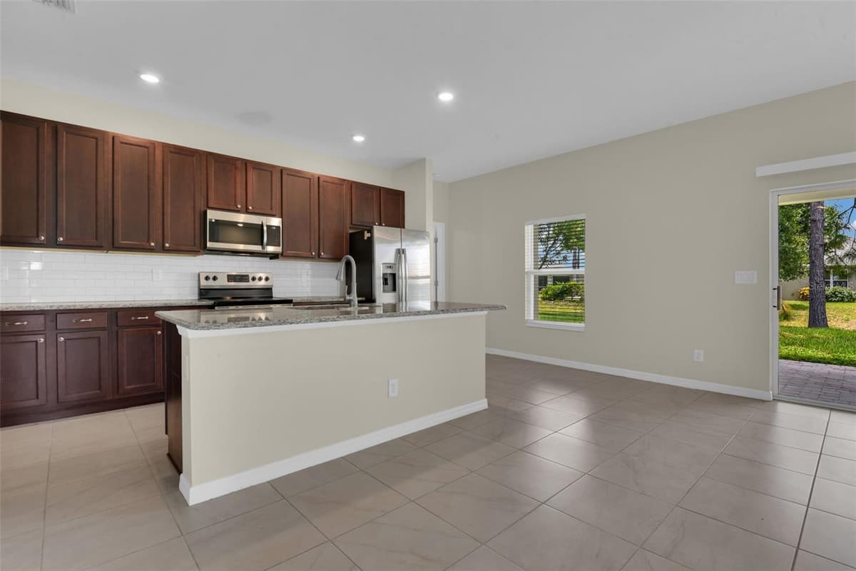 25599 DEEP CREEK BOULEVARD — photo 4 of 35