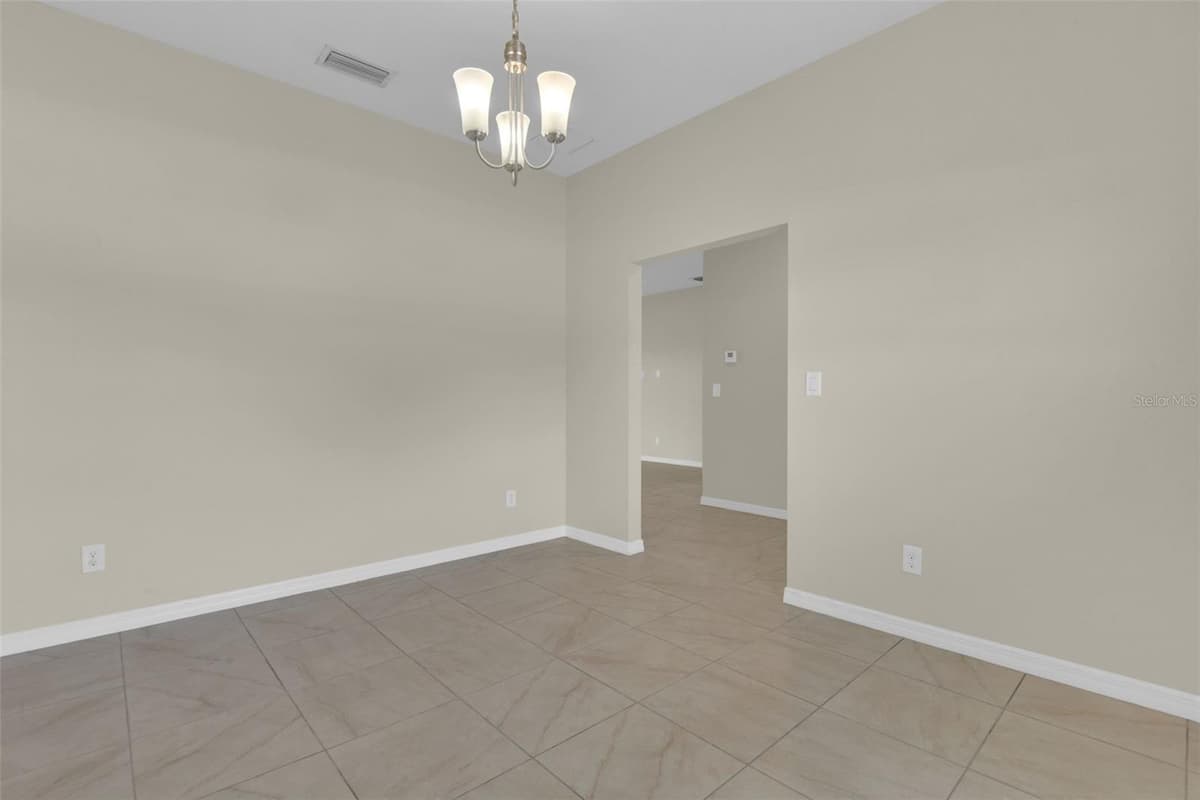 25599 DEEP CREEK BOULEVARD — photo 12 of 35