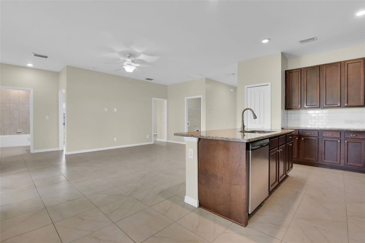 25599 DEEP CREEK BOULEVARD — photo 7 of 35