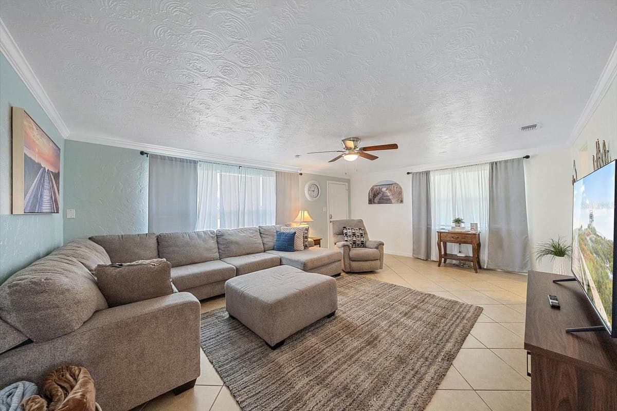 2135 LEE LANE — photo 4 of 33