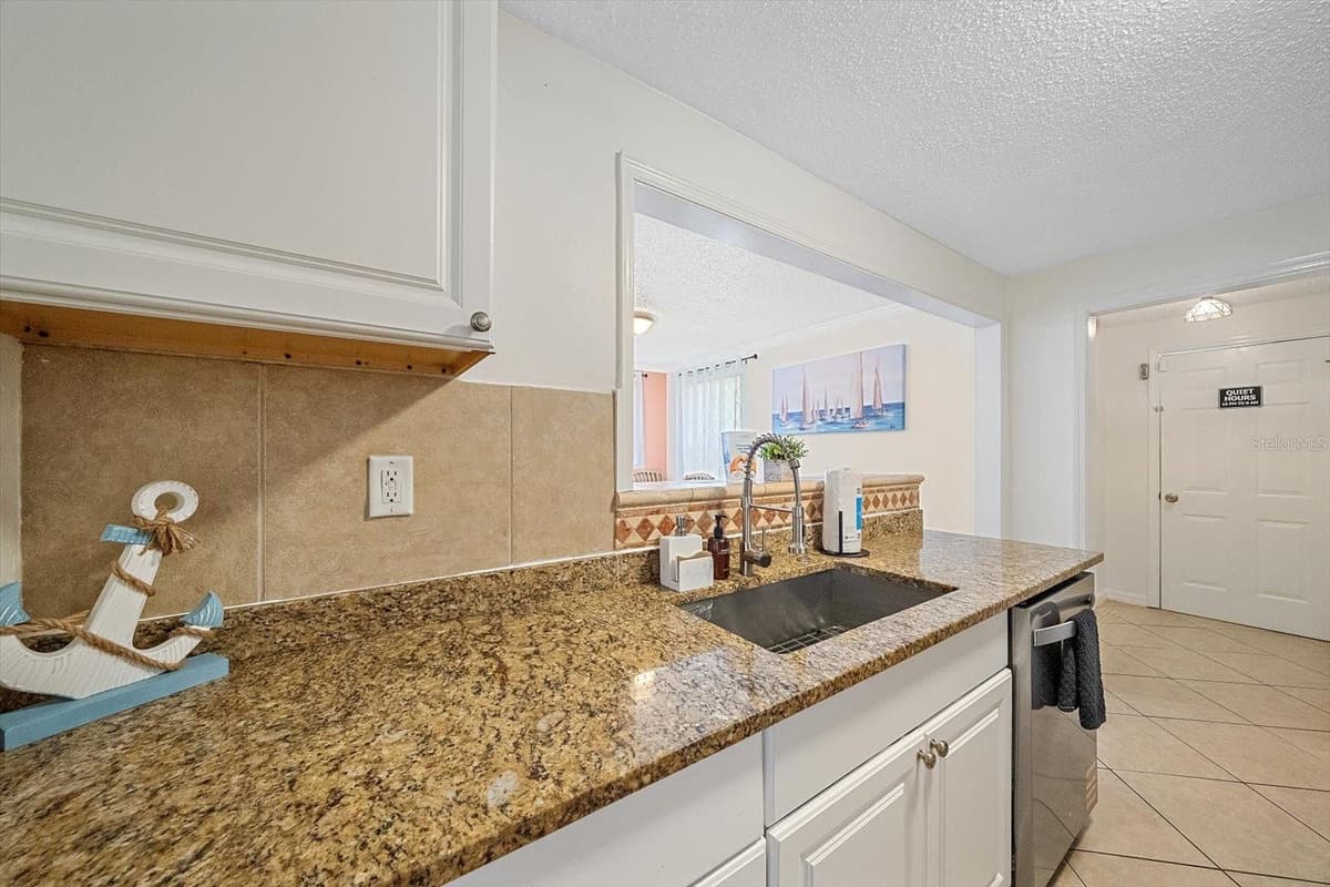 2135 LEE LANE — photo 12 of 33