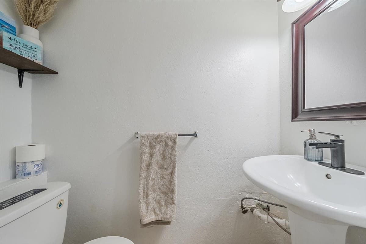 2135 LEE LANE — photo 26 of 33