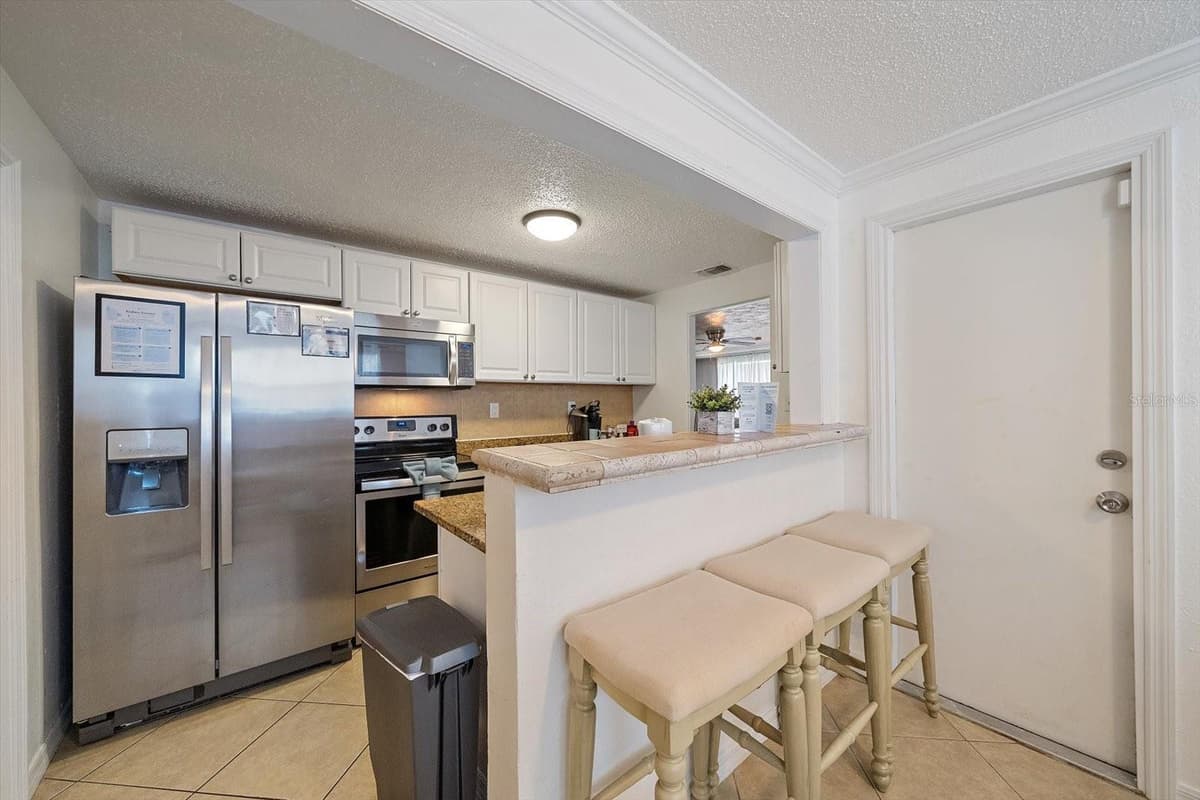 2135 LEE LANE — photo 3 of 33