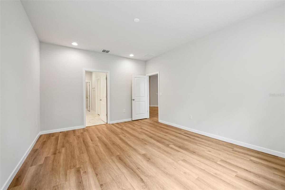 536 BERESFORD AVENUE — photo 17 of 26